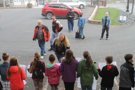 Students from Madawaska Elementary School greeted the finishers of this year's "Real Cannonball" race, Thursday, Oct. 6, 2016. Don Eno | SJVT / FhF)