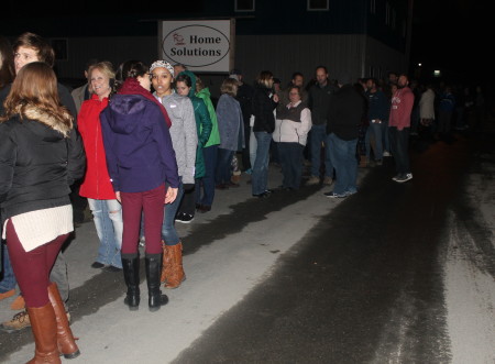 Hundreds of eager movie-goers line up down the block from Century Theater to Sears to be among the first to view "Quintuplets" on a cold Sunday evening, Oct. 30, 2016. Jessica Potila | SJVT / FhF)