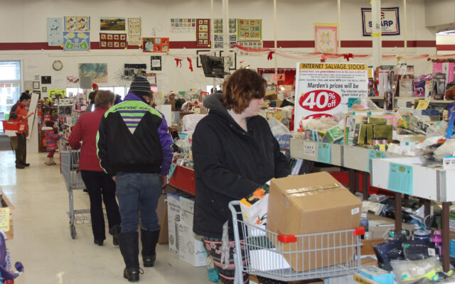 Shoppers race to local stores to wrap up their holiday gift buying - Vimarsana News